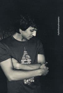 Abdulaziz folding arms